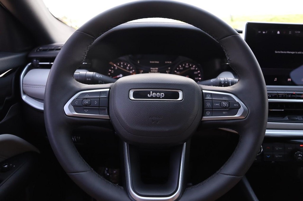 Jeep Compass Vehicle Full-screen Gallery Image 10