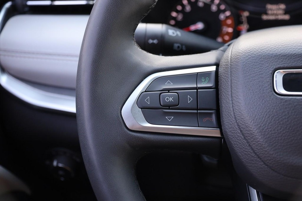 Jeep Compass Vehicle Full-screen Gallery Image 11