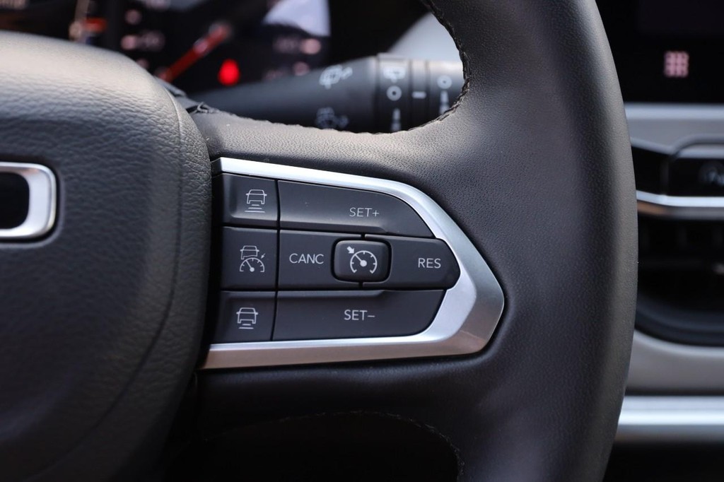 Jeep Compass Vehicle Full-screen Gallery Image 12