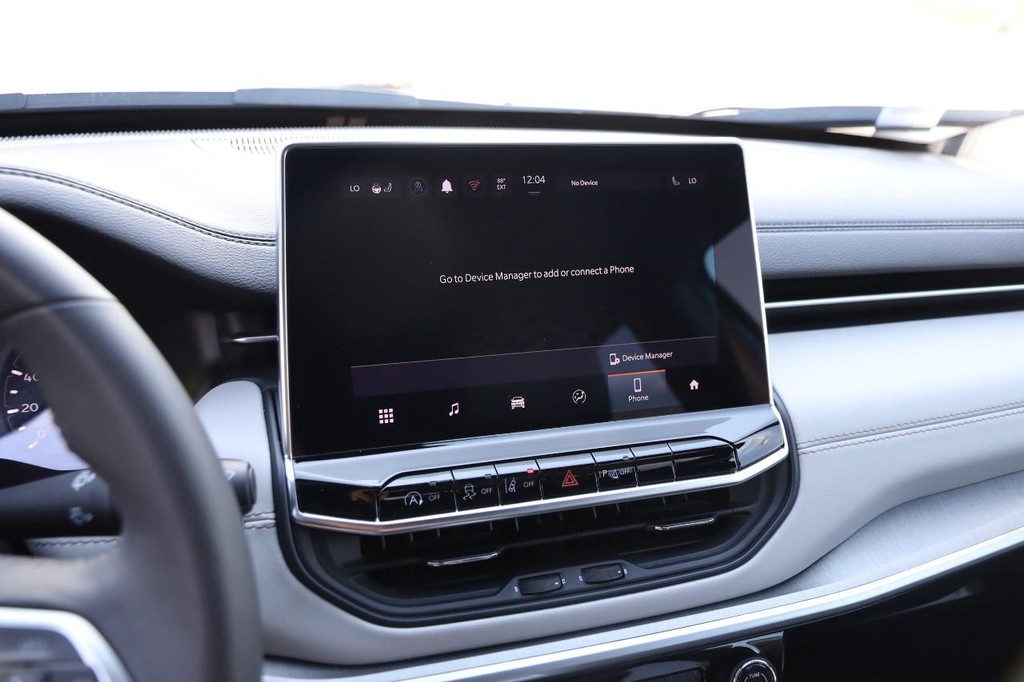 Jeep Compass Vehicle Full-screen Gallery Image 15