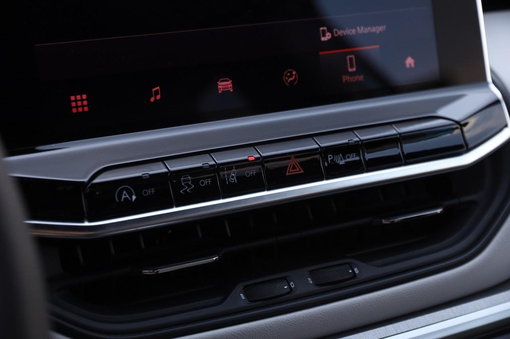 Jeep Compass Vehicle Full-screen Gallery Image 18