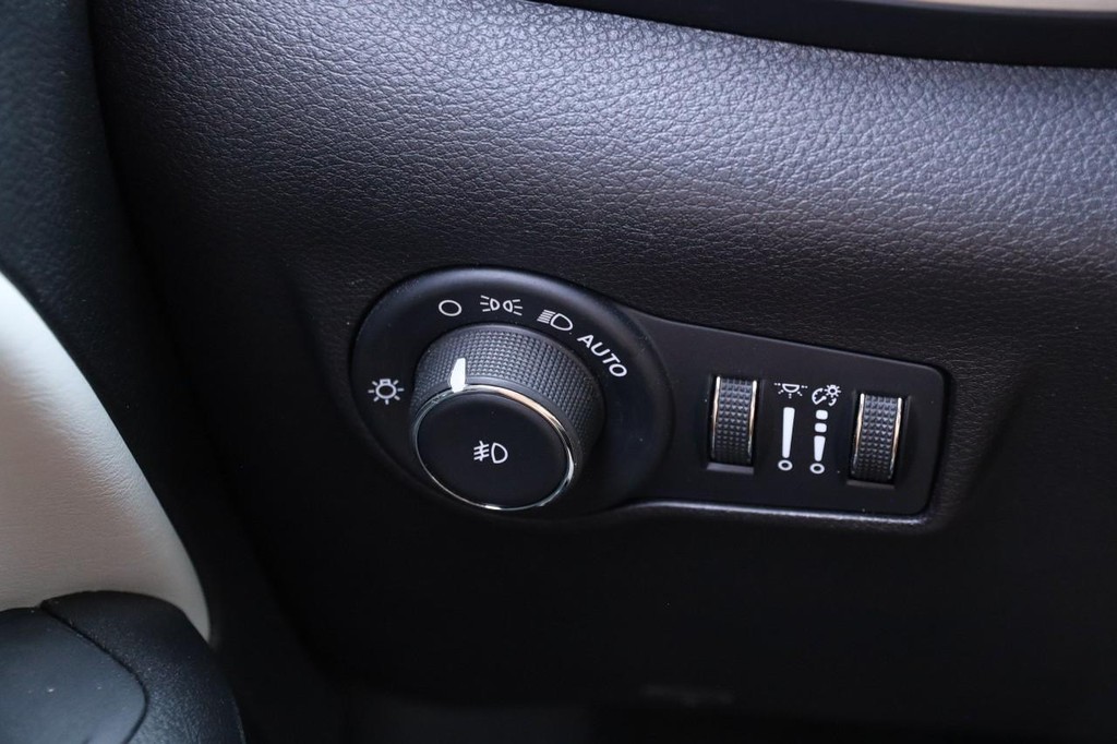 Jeep Compass Vehicle Full-screen Gallery Image 21