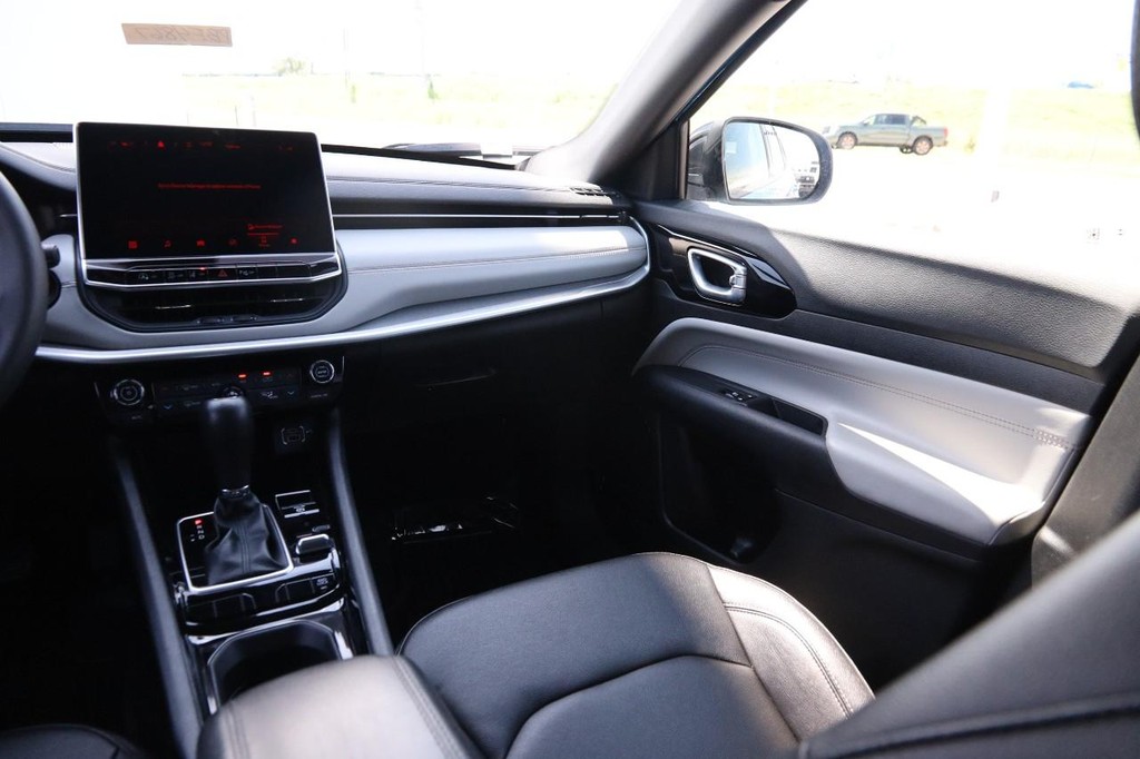Jeep Compass Vehicle Full-screen Gallery Image 26