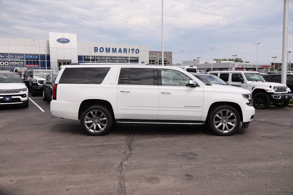 Chevrolet Suburban Vehicle Full-screen Gallery Image 5