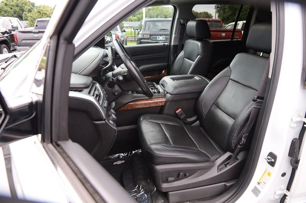 Chevrolet Suburban Vehicle Full-screen Gallery Image 10