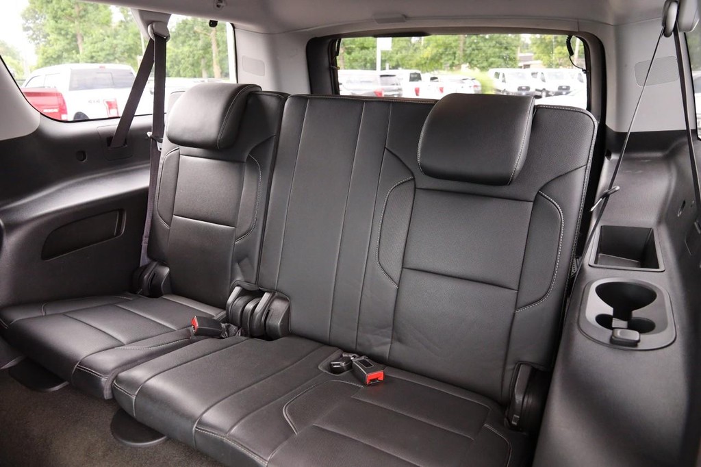 Chevrolet Suburban Vehicle Full-screen Gallery Image 12