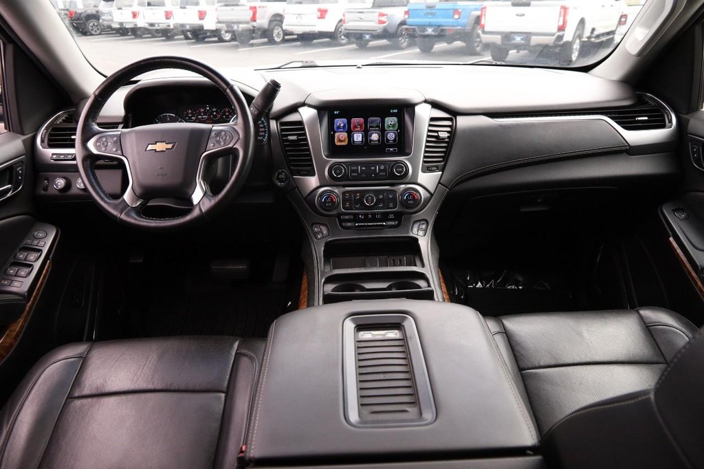 Chevrolet Suburban Vehicle Full-screen Gallery Image 24