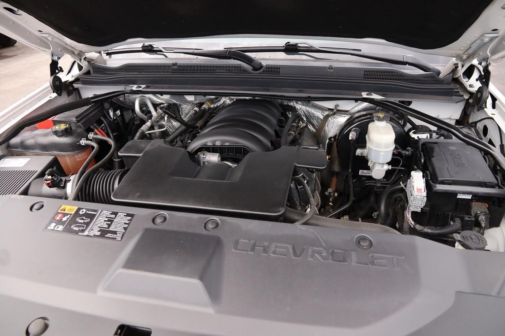 Chevrolet Suburban Vehicle Full-screen Gallery Image 32