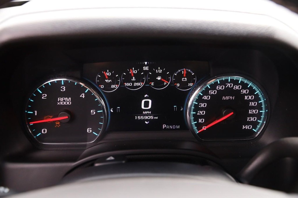 Chevrolet Suburban Vehicle Full-screen Gallery Image 33