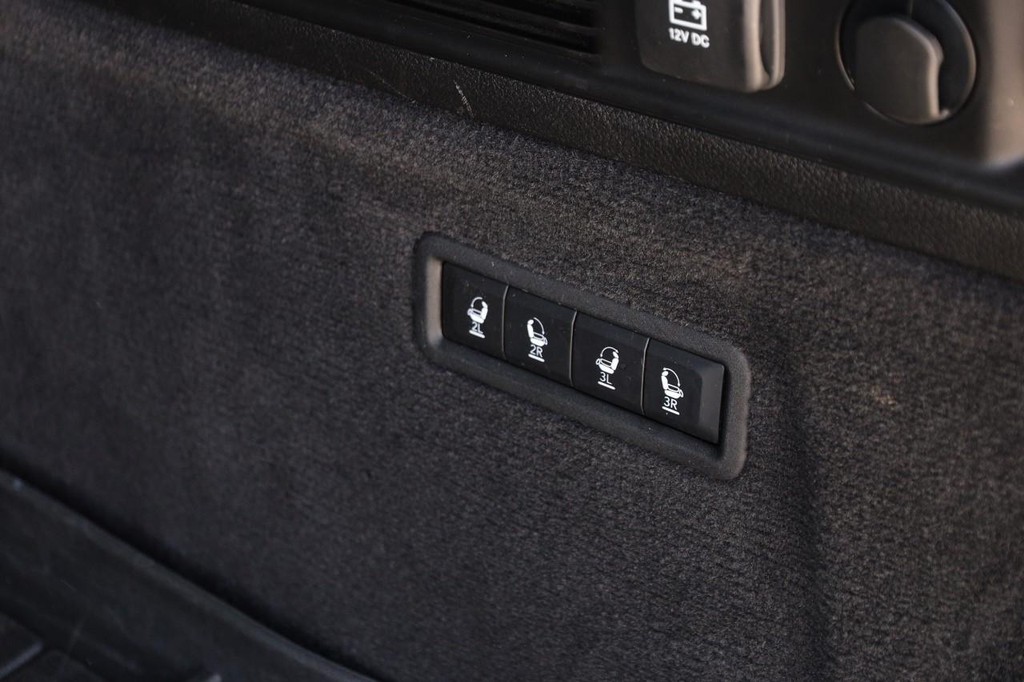 Jeep Grand Wagoneer L Vehicle Image 08