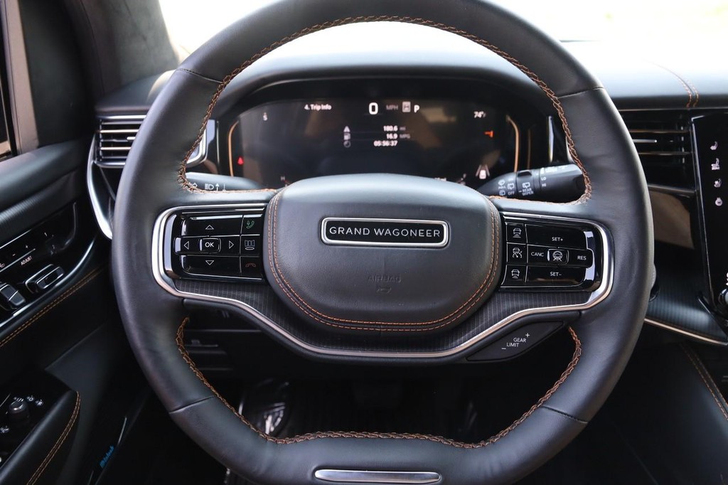 Jeep Grand Wagoneer L Vehicle Image 16