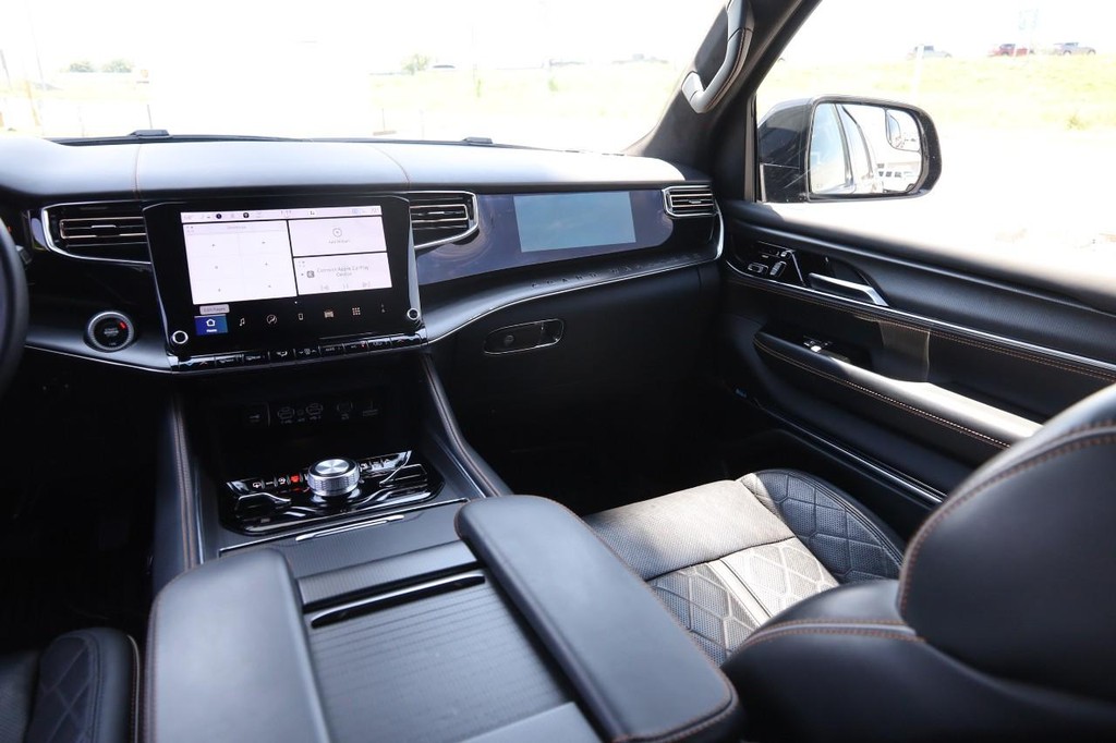 Jeep Grand Wagoneer L Vehicle Image 35