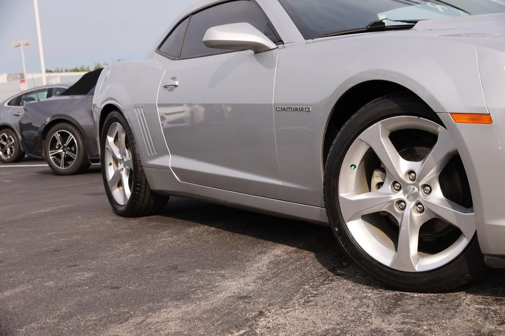 Chevrolet Camaro Vehicle Image 03