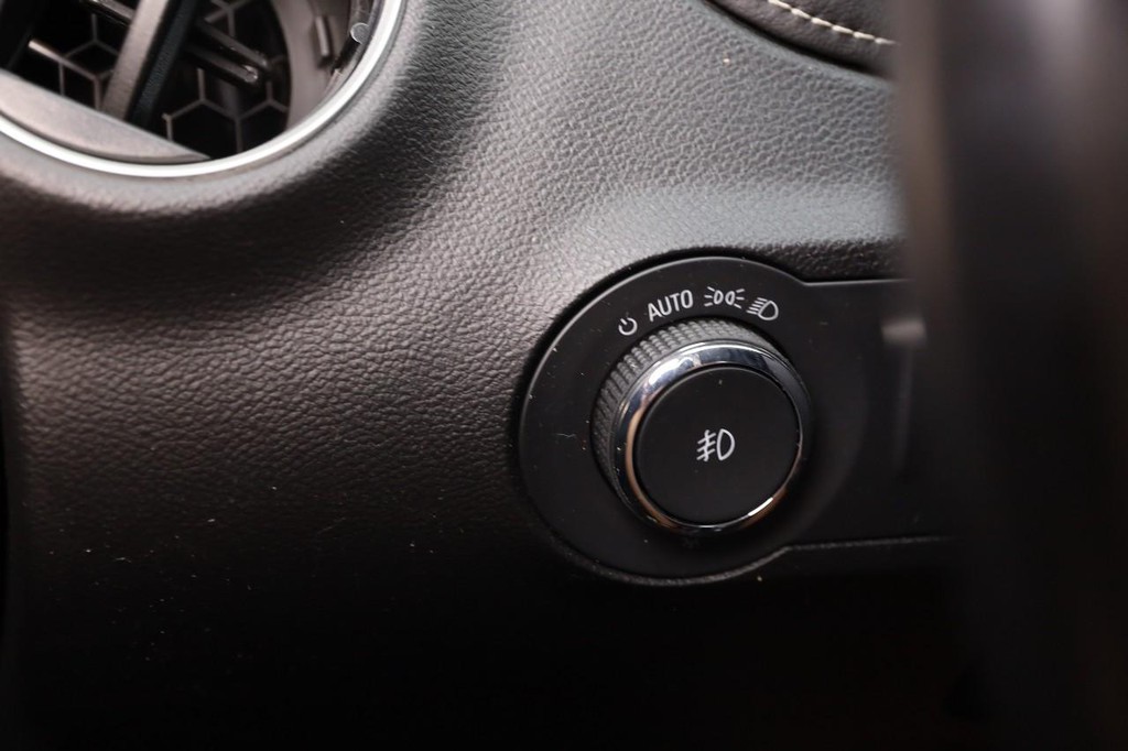 Chevrolet Camaro Vehicle Image 18
