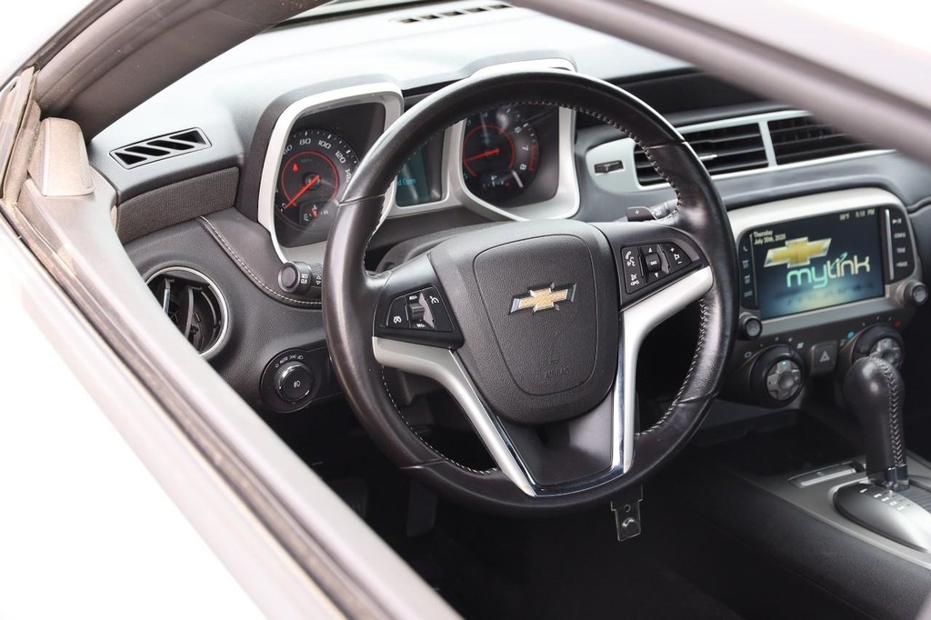 Chevrolet Camaro Vehicle Image 21
