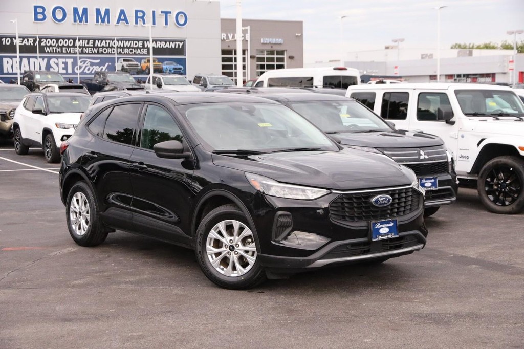 Ford Escape Vehicle Full-screen Gallery Image 2