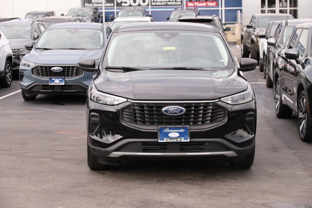 Ford Escape Vehicle Full-screen Gallery Image 4