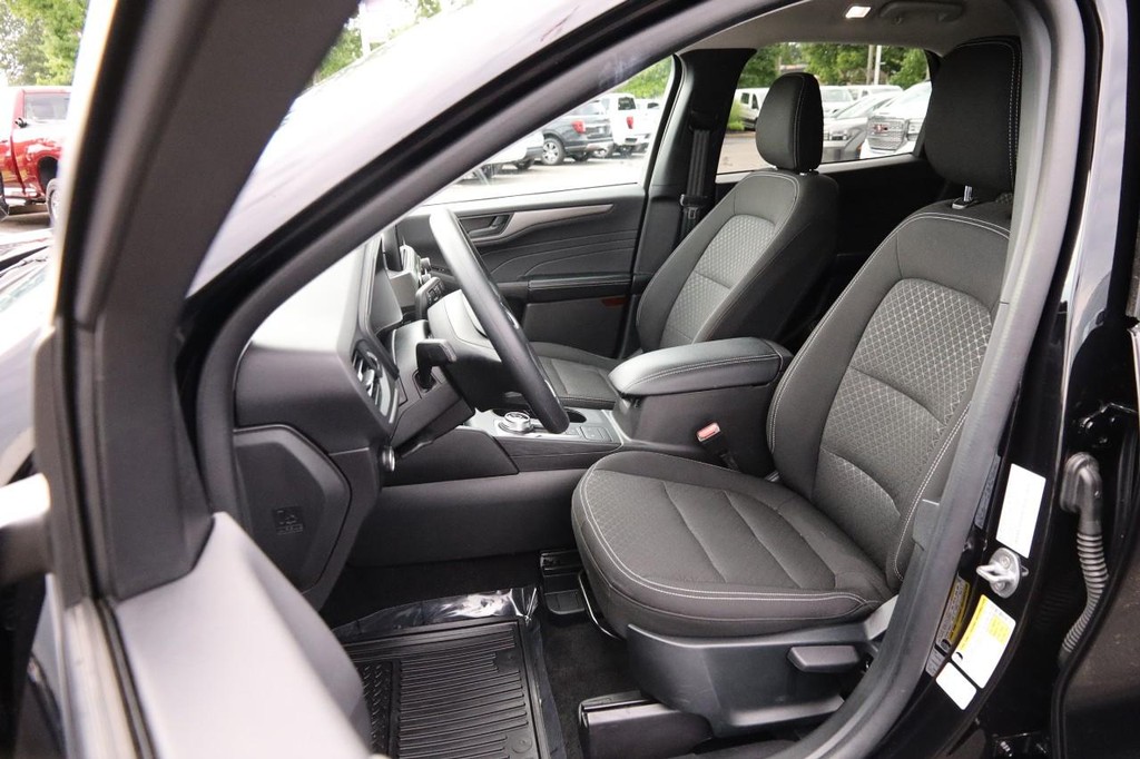 Ford Escape Vehicle Full-screen Gallery Image 8