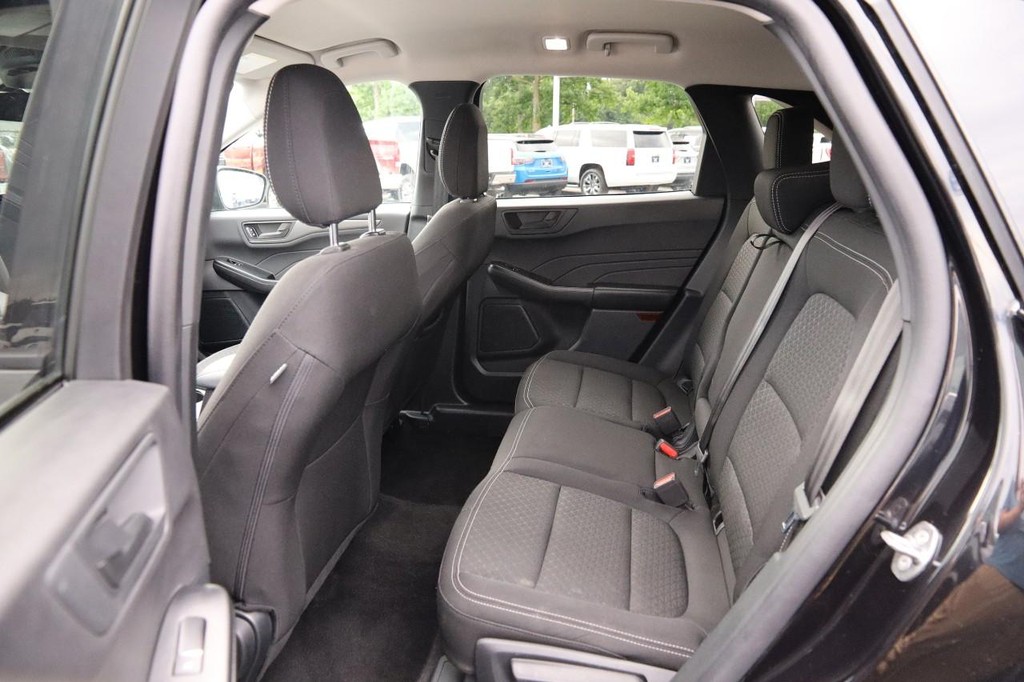 Ford Escape Vehicle Full-screen Gallery Image 9