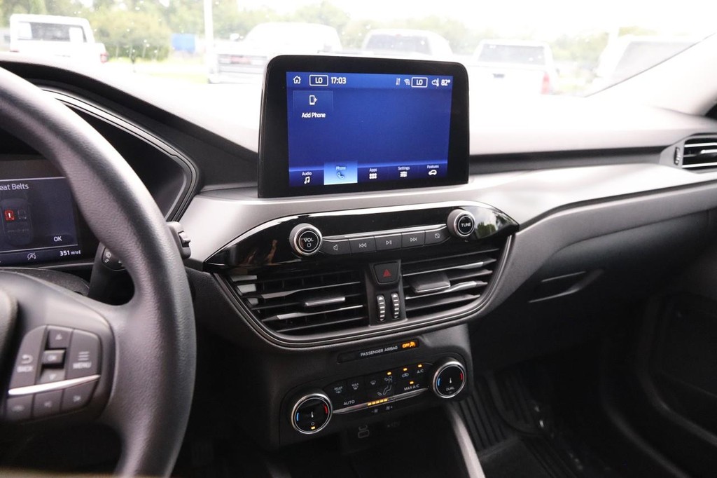 Ford Escape Vehicle Full-screen Gallery Image 15