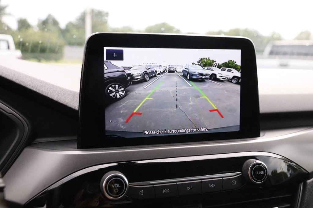Ford Escape Vehicle Full-screen Gallery Image 17