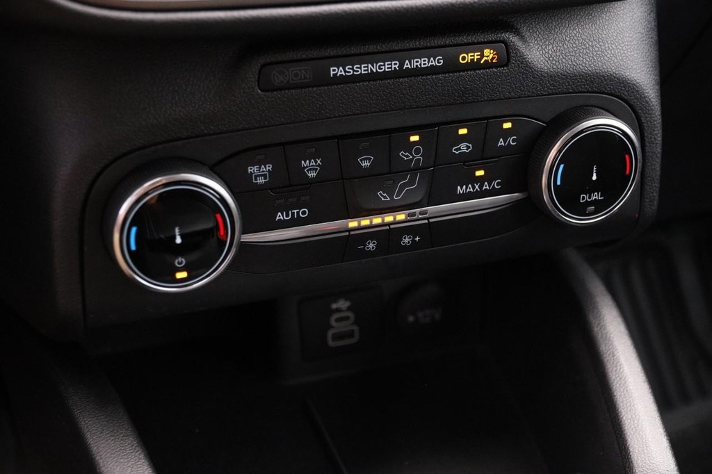 Ford Escape Vehicle Full-screen Gallery Image 18