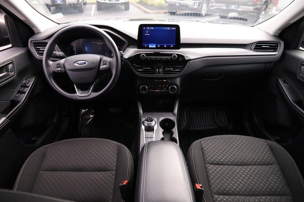 Ford Escape Vehicle Full-screen Gallery Image 23