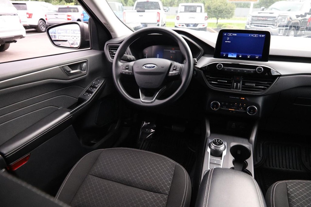 Ford Escape Vehicle Full-screen Gallery Image 24