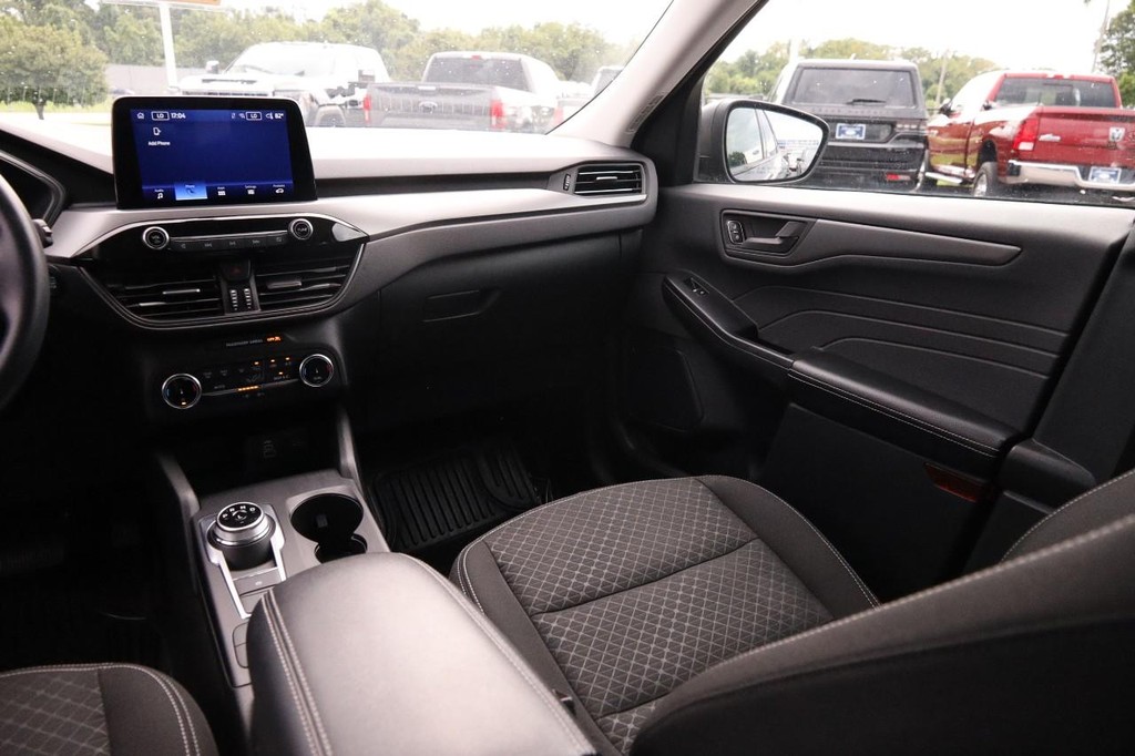 Ford Escape Vehicle Full-screen Gallery Image 27