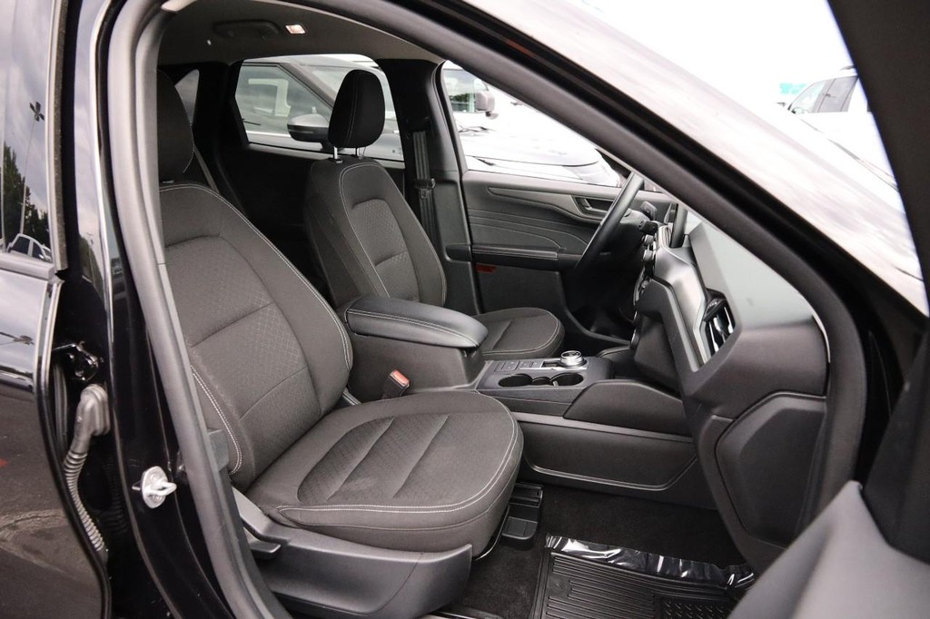 Ford Escape Vehicle Full-screen Gallery Image 28