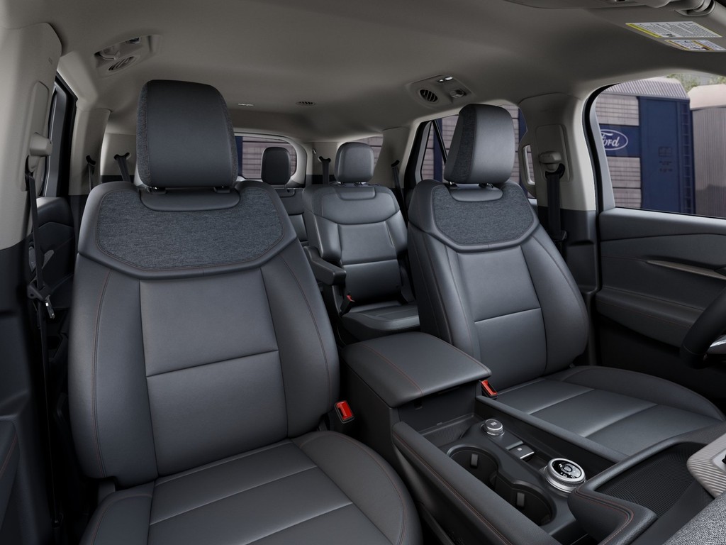 Ford Explorer Vehicle Image 10