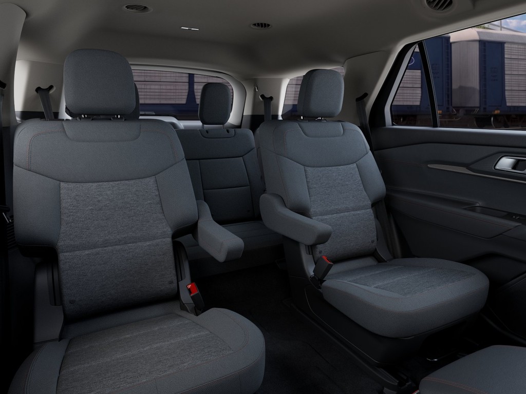 Ford Explorer Vehicle Image 11