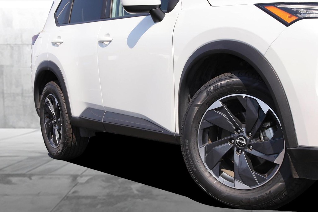 Nissan Rogue Vehicle Image 03