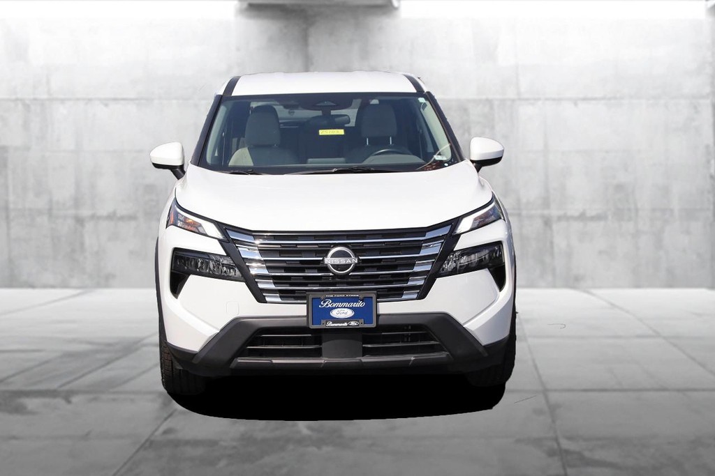 Nissan Rogue Vehicle Image 04