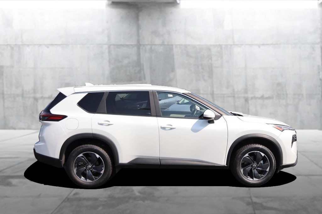 Nissan Rogue Vehicle Image 05