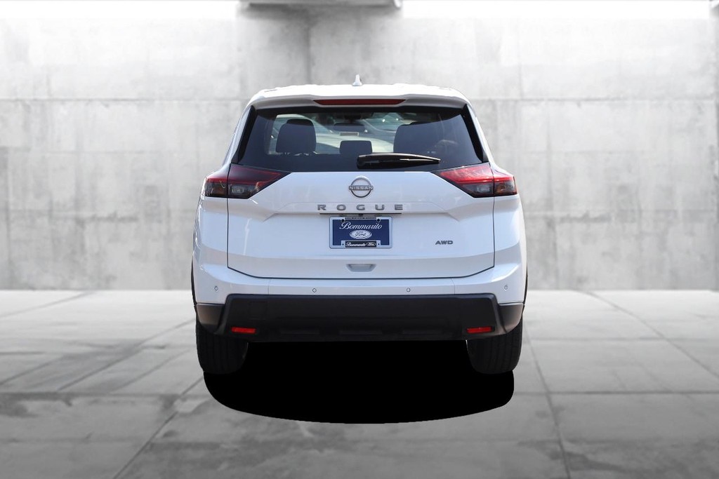 Nissan Rogue Vehicle Image 06