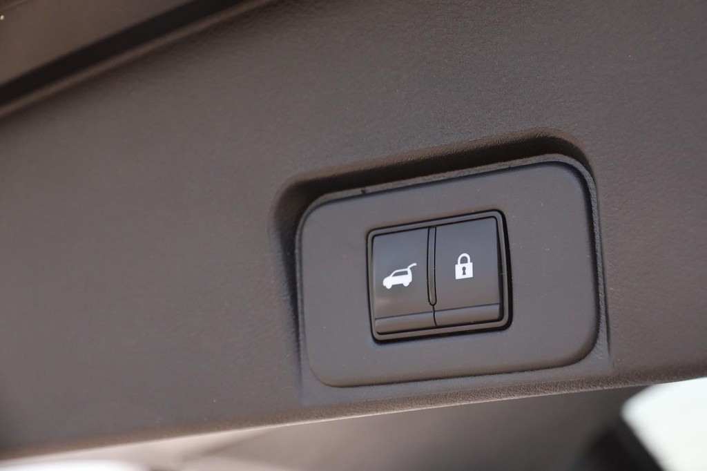 Nissan Rogue Vehicle Image 08