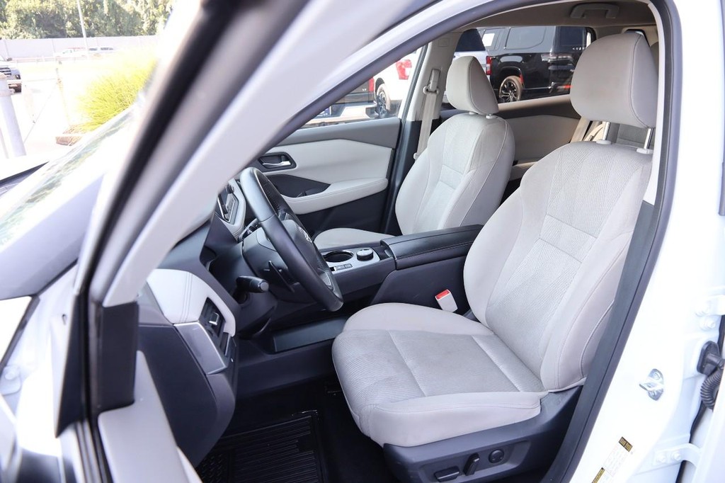 Nissan Rogue Vehicle Image 09