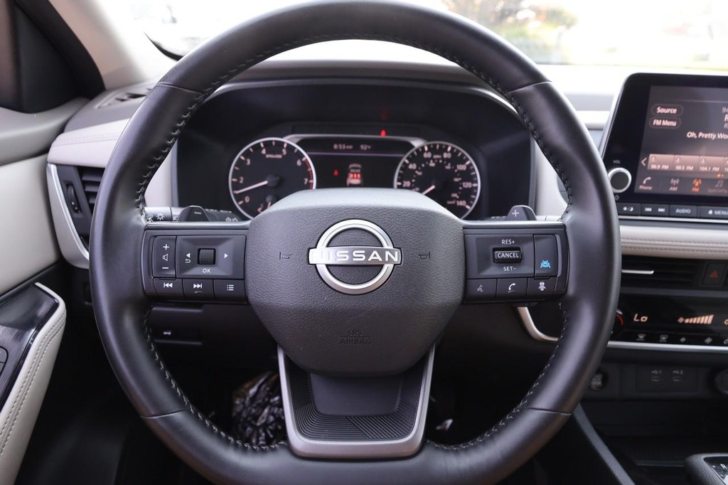 Nissan Rogue Vehicle Image 11
