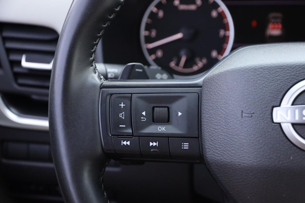 Nissan Rogue Vehicle Image 12