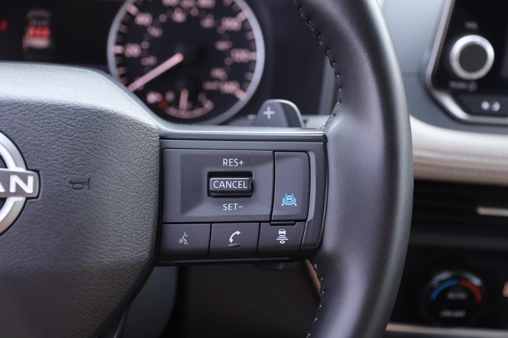 Nissan Rogue Vehicle Image 13