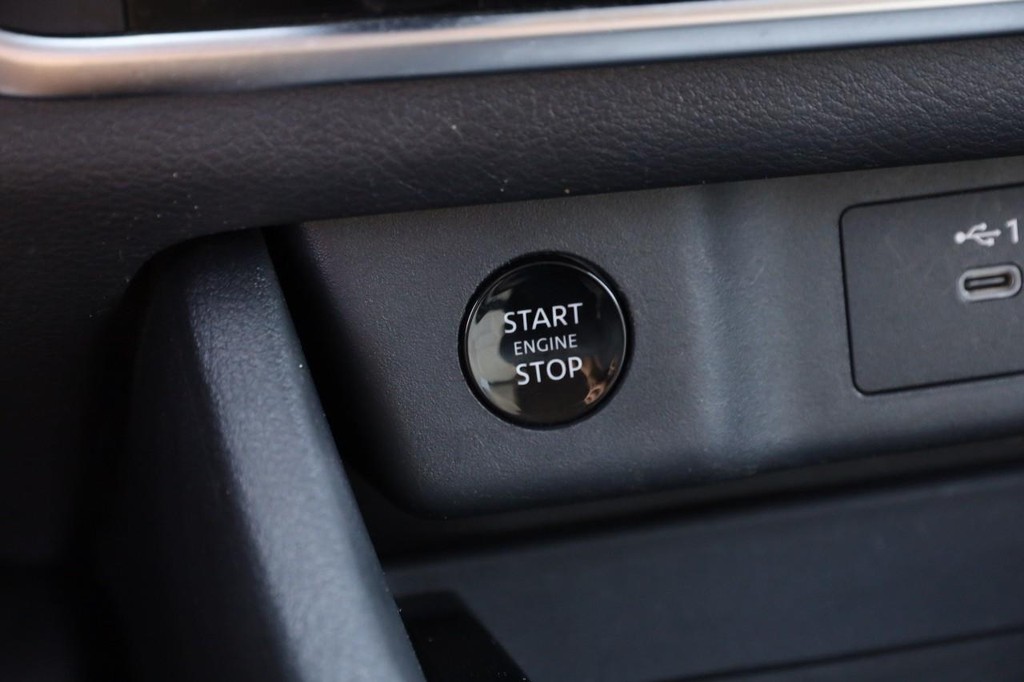 Nissan Rogue Vehicle Image 15