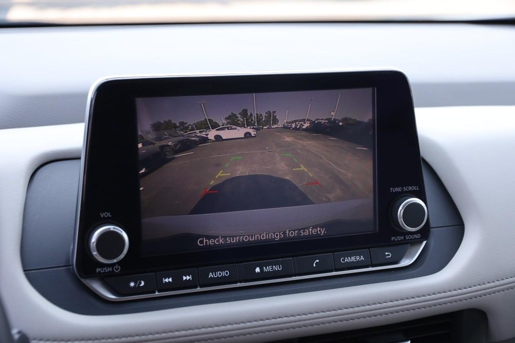 Nissan Rogue Vehicle Image 17