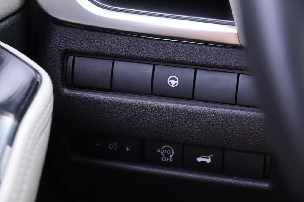 Nissan Rogue Vehicle Image 21