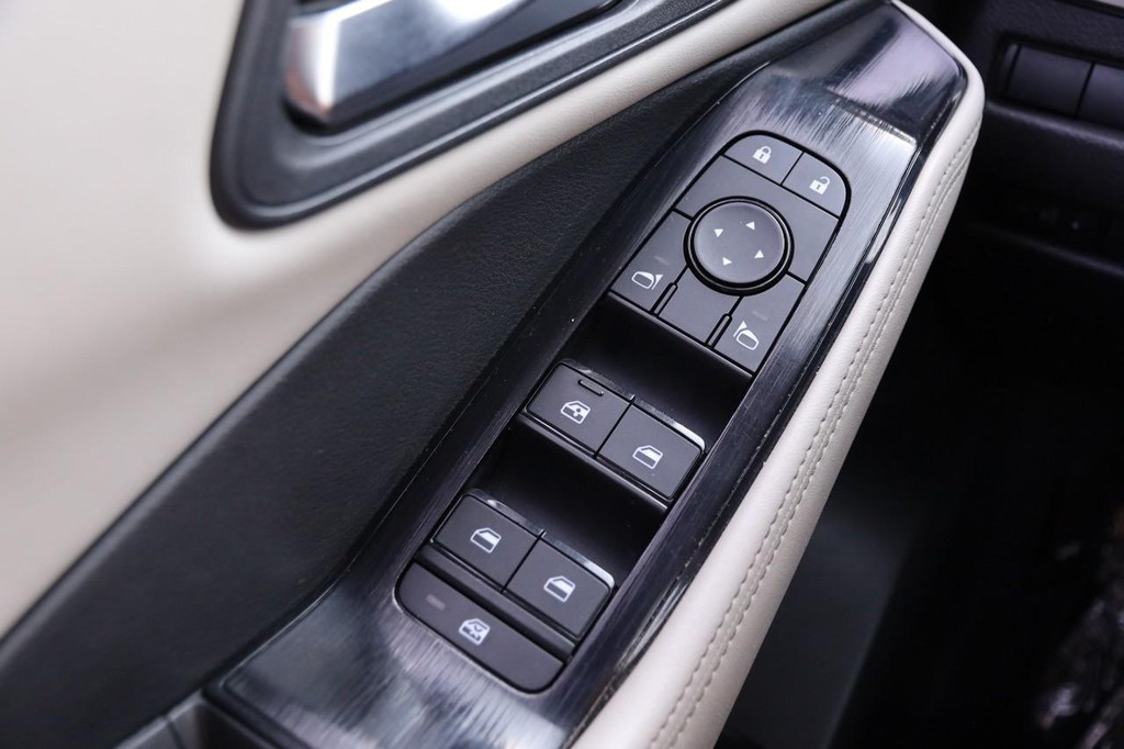Nissan Rogue Vehicle Image 22