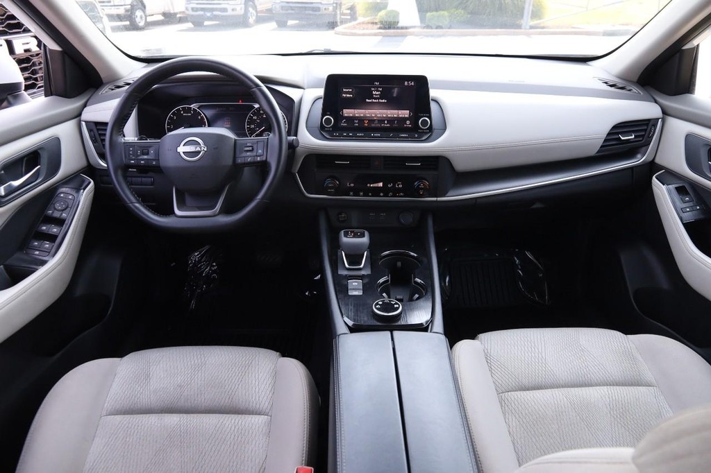 Nissan Rogue Vehicle Image 23