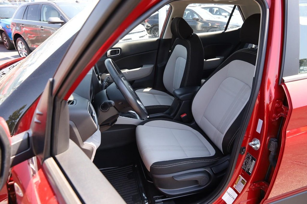 Hyundai Venue Vehicle Image 09