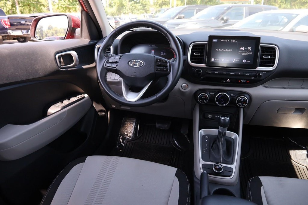 Hyundai Venue Vehicle Image 24