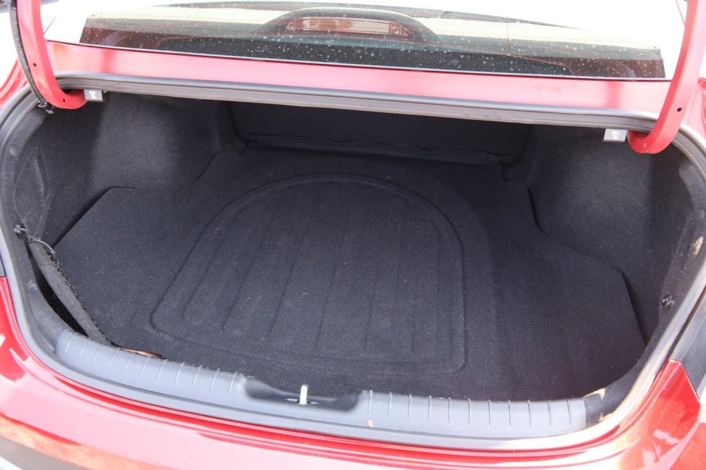 Hyundai Elantra Vehicle Full-screen Gallery Image 5
