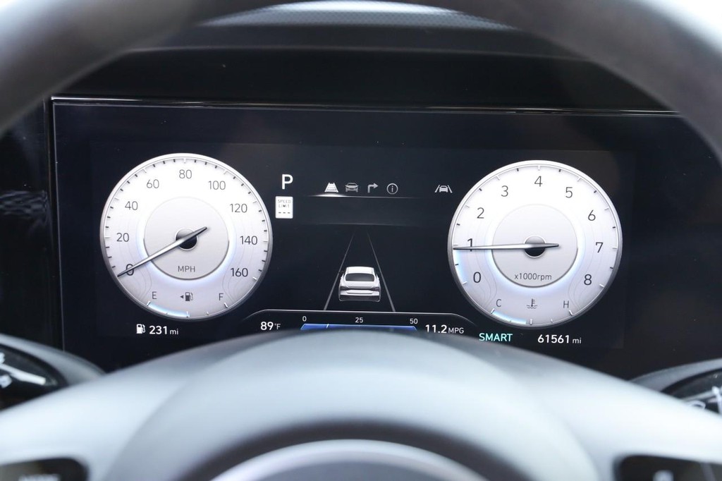 Hyundai Elantra Vehicle Full-screen Gallery Image 13